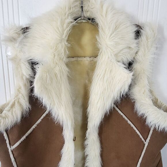 Essentials by Milano Vest - Picture 10 of 11